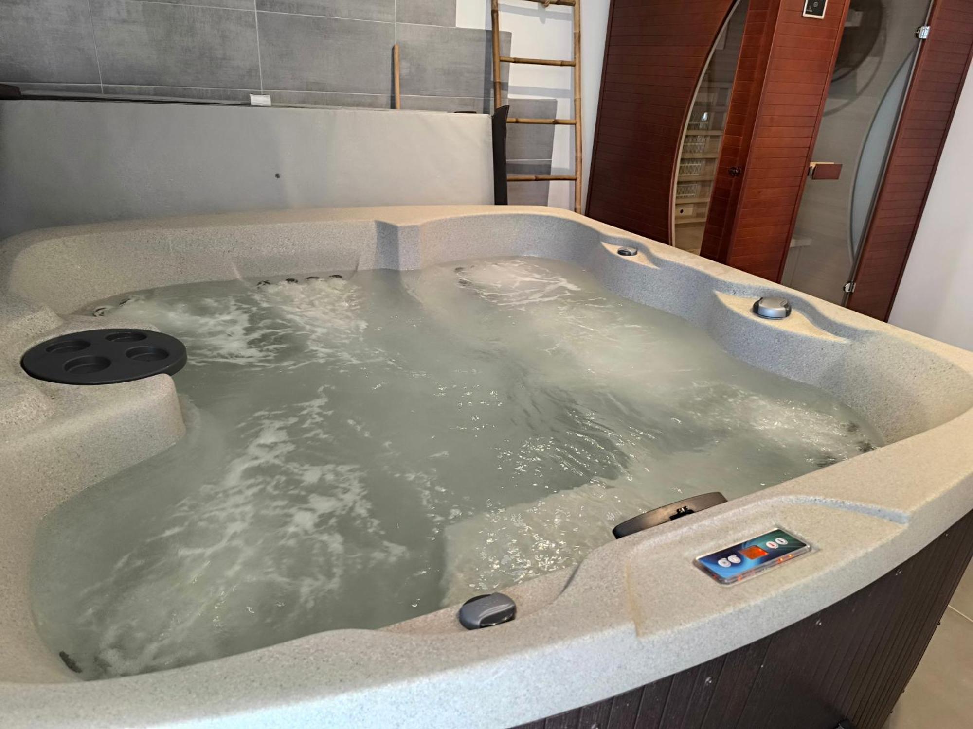 Gite Bonheur Et Charme Spa-Sauna Forfait 2H Inclus キンツアイム エクステリア 写真